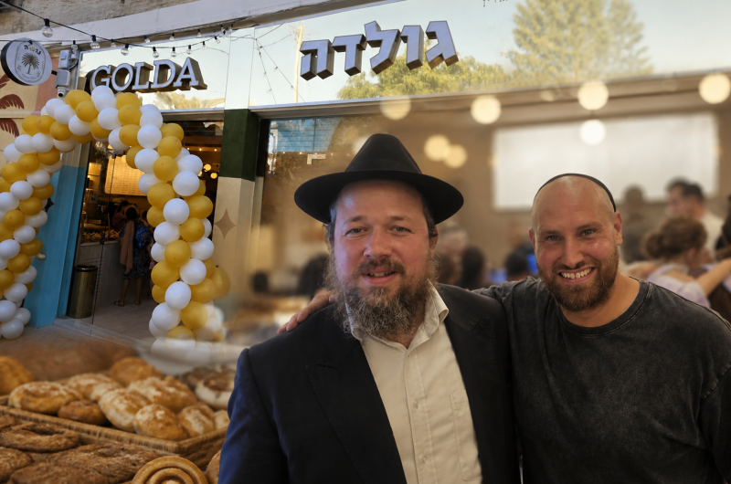 קיץ מתוק בעיר האדומה: שלוחי הרבי חנכו גלידריה כשרה