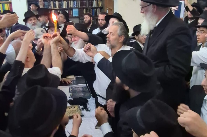 אלמא אטא: מאות חסידים בהתוועדות והבדלה מרוממת