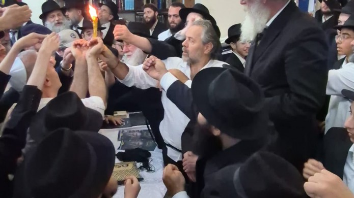 אלמא אטא: מאות חסידים בהתוועדות והבדלה מרוממת