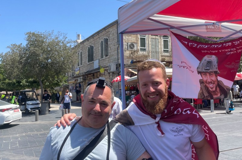 חבריו של החייל החב