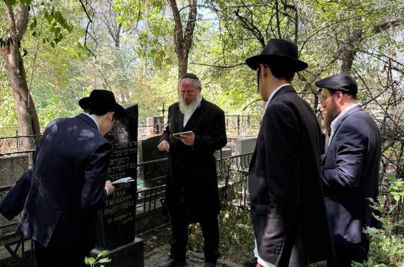 קבוצת תמימים מישיבת הקיץ 'אהלי לוי יצחק' בקזחסטן הגיעו יחד עם אנ