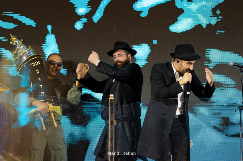 בדרכו ללבנון: סגן אלוף נריה כהן הגיע להשתתף בטקס הכנסת ספר התורה ה-9 של ילדי ישראל בכותל המערבי, יחד עם שליח הרבי לצה