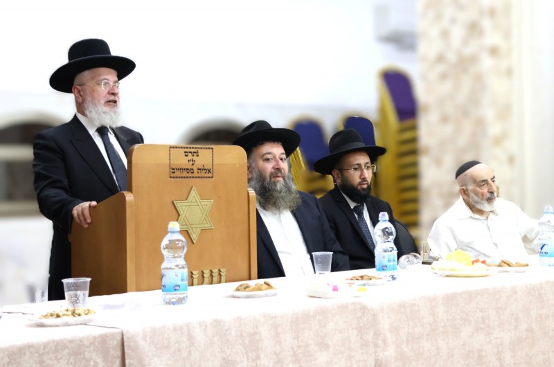 בסמיכות לכ' מנחם אב: רבה של תל אביב חנך כולל ברמלה