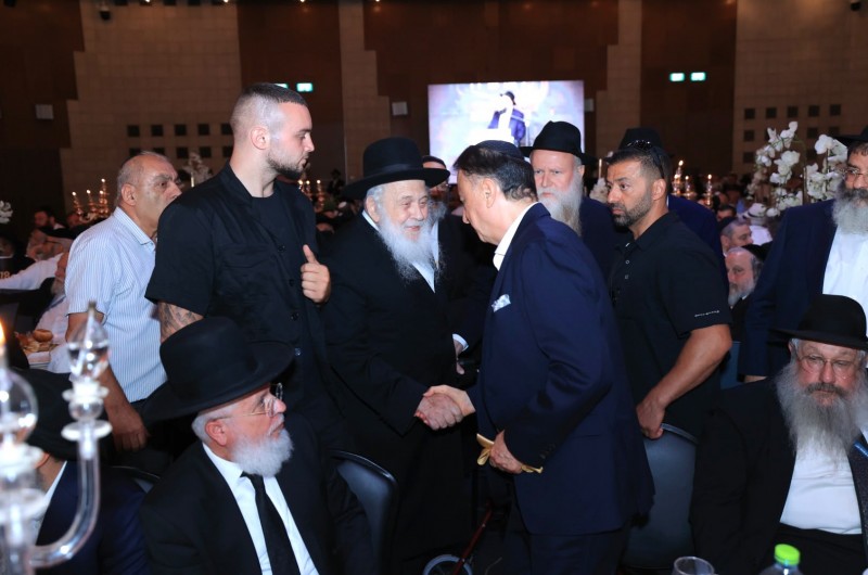 מזכיר בי