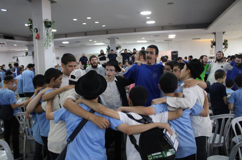 גוד ביי גן ישראל!: מעמד הסיום בקעמפ 'ארץ הקודש'
