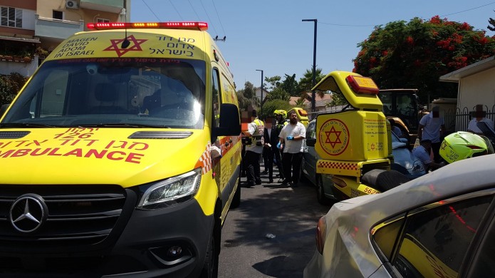 נשכח זמן ממושך ברכב: בן 5 פונה במצב אנוש מהשיכון בלוד