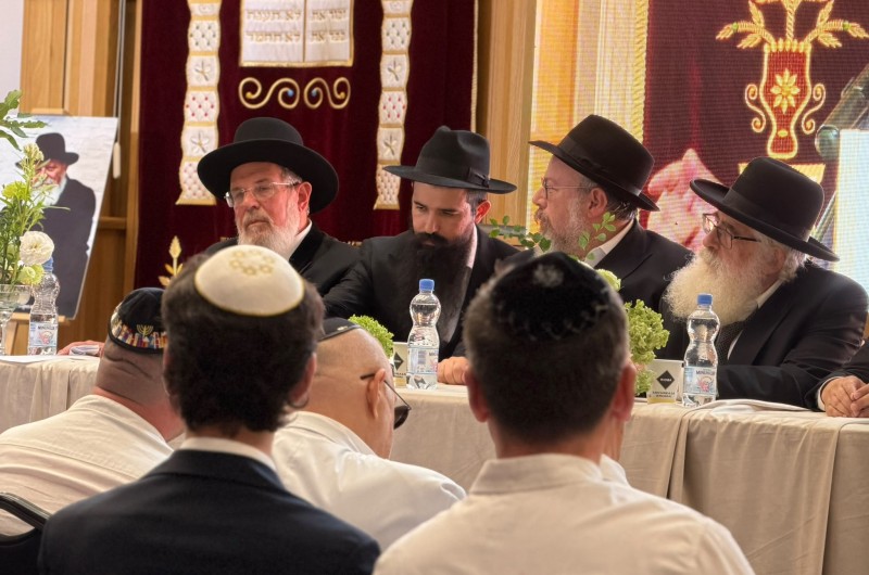 בטקס רשמי: שליח הרבי הוכתר לרבה הראשי של מולדובה