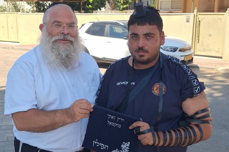 בהשגחה פרטית: יום אחרי שביקש זוג תפילין - התורמת צלצלה 