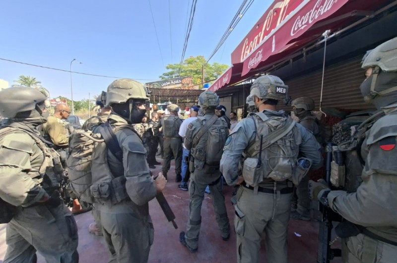 בתום מצוד: נתפס המחבל שדקר חייל לעיני משפחתו