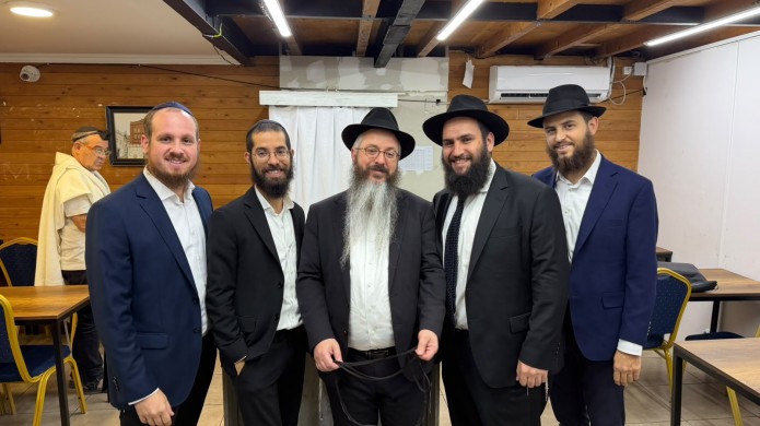 אחווה וסיעור מוחות: השלוחים באמירויות התוועדו בטביליסי