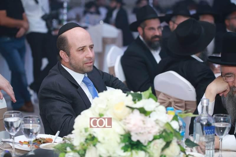 ר׳ אבי שאולזון באחד מאירועי כ׳ אב